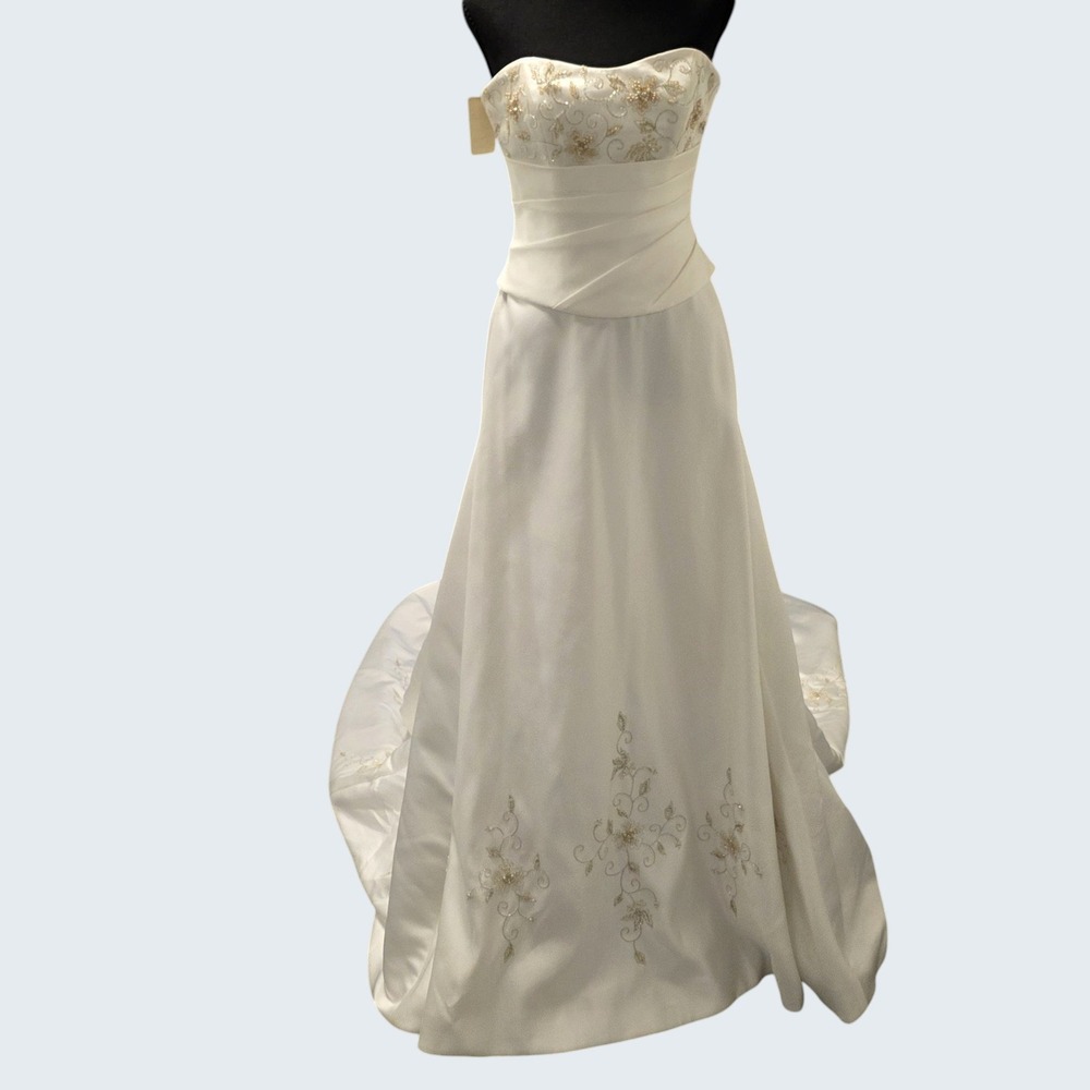 Pronovias Helvetia Wedding Dress US 8 Ivory Beaded Strapless Chapel Train